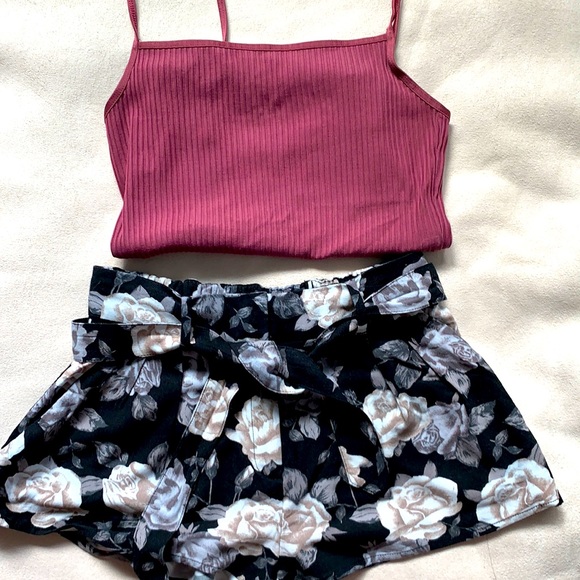 *2/$40*  Aritzia Talula Belted Floral Shorts sz 00 - Picture 6 of 6